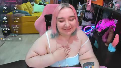 Snapshot of softie_sofy chatting on 05-15-26, 02:29 Sofie online show from 05-15-26, 02:29
