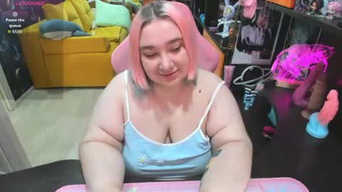 Snapshot of softie_sofy chatting on 05-19-26, 03:35 Sofie online show from 05-19-26, 03:35