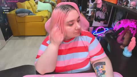 Snapshot of softie_sofy chatting on 05-20-26, 02:51 Sofie online show from 05-20-26, 02:51