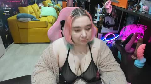 Snapshot of softie_sofy chatting on 05-22-26, 02:51 Sofie online show from 05-22-26, 02:51
