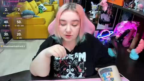 Snapshot of softie_sofy chatting on 05-30-26, 02:19 Sofie online show from 05-30-26, 02:19