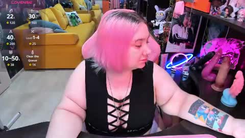 Snapshot of softie_sofy chatting on 06-13-26, 02:42 Sofie online show from 06-13-26, 02:42