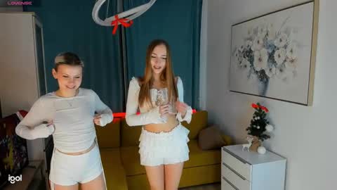 Snapshot of softlexie chatting on 12-17-25, 03:51 Vanessa online show from 12-17-25, 03:51