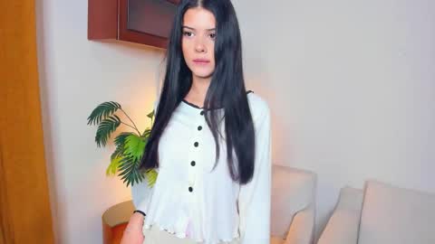 Snapshot of softlyy_bold chatting on 09-28-25, 07:03 Alice online show from 09-28-25, 07:03