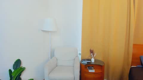 Snapshot of softlyy_bold chatting on 11-05-25, 06:57 Alice online show from 11-05-25, 06:57