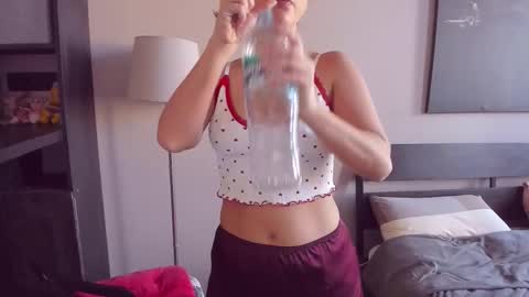 Snapshot of softt_kitty chatting on 10-17-25, 09:56 Emily online show from 10-17-25, 09:56