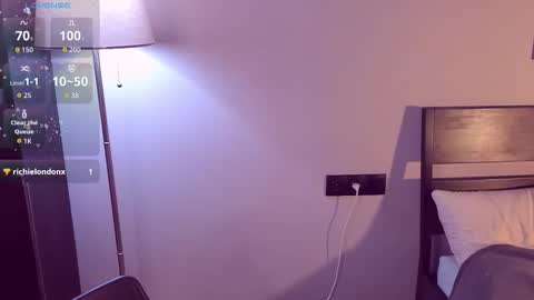 Snapshot of softt_kitty chatting on 10-22-25, 05:13 Emily online show from 10-22-25, 05:13