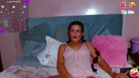 sofy cutte  transmission Colombian time 1400 pm - 2145 pm online show from 11-24-25, 08:41