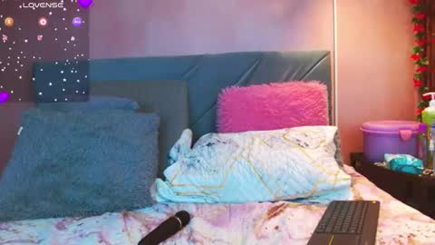 sofy cutte  transmission Colombian time 1400 pm - 2145 pm online show from 11-26-25, 10:11