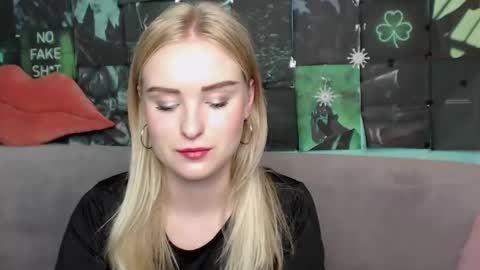 Snapshot of sofysoft chatting on 09-11-25, 04:51 sofysoft online show from 09-11-25, 04:51