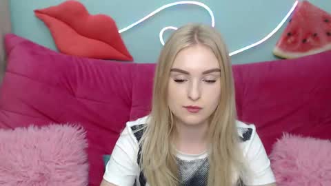 Snapshot of sofysoft chatting on 11-19-25, 06:24 sofysoft online show from 11-19-25, 06:24