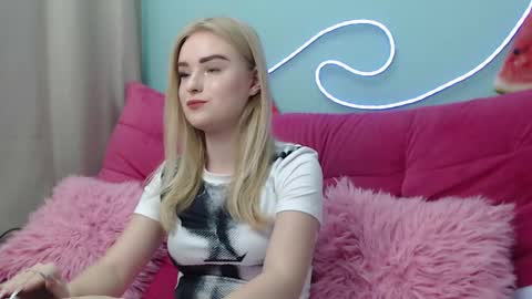 Snapshot of sofysoft chatting on 11-21-25, 06:01 sofysoft online show from 11-21-25, 06:01