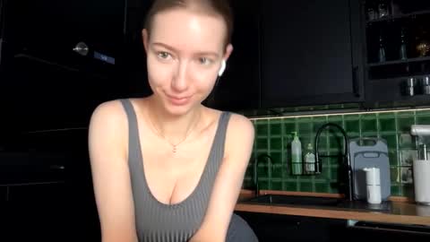 Bella online show from 02-22-26, 03:51