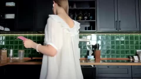 Bella online show from 03-19-26, 04:16