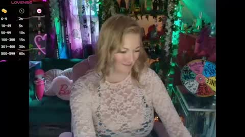 Snapshot of solesticia chatting on 06-17-26, 06:31 solesticia online show from 06-17-26, 06:31