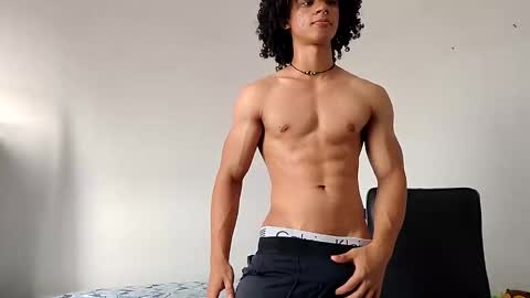 Hi Im Weller Check my Bio  online show from 04-06-26, 08:54