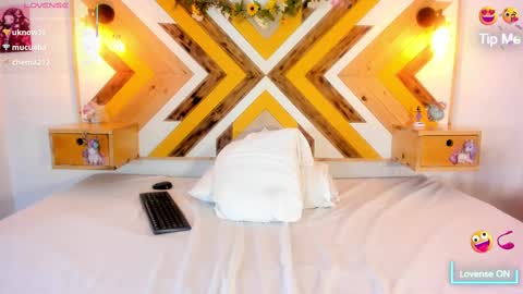 Snapshot of solscarleet chatting on 10-03-25, 08:39 Sol online show from 10-03-25, 08:39