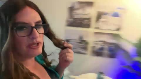 Snapshot of someonespeicial chatting on 09-14-25, 01:05 someonespeicial online show from 09-14-25, 01:05