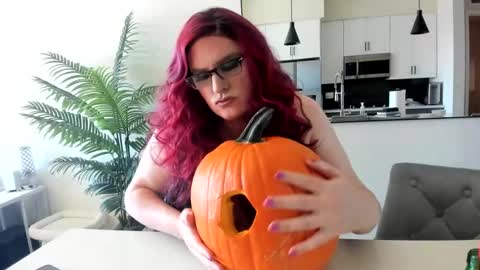 Snapshot of someonespeicial chatting on 10-27-25, 06:45 someonespeicial online show from 10-27-25, 06:45