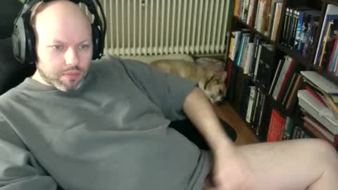 Snapshot of songoku81 chatting on 11-03-25, 04:08 Tom online show from 11-03-25, 04:08