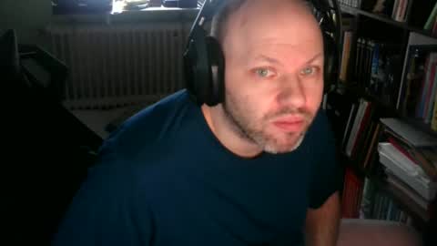 Snapshot of songoku81 chatting on 11-14-25, 11:20 Tom online show from 11-14-25, 11:20