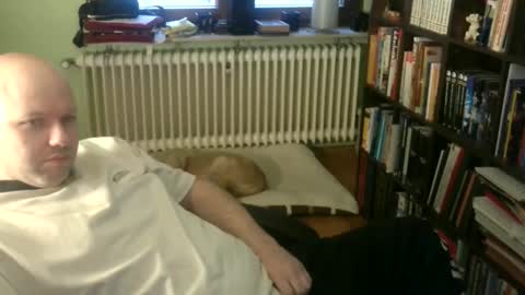 Snapshot of songoku81 chatting on 11-18-25, 03:27 Tom online show from 11-18-25, 03:27