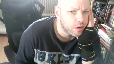 Snapshot of songoku81 chatting on 02-15-26, 12:36 Tom online show from 02-15-26, 12:36