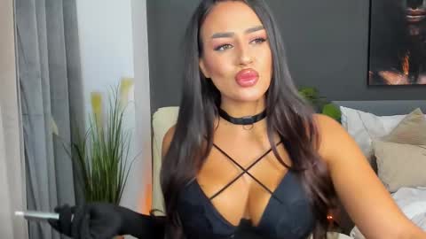 Snapshot of sonia__rey chatting on 09-12-25, 03:45 Sonia Rey online show from 09-12-25, 03:45