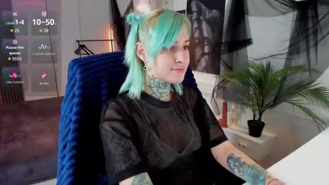 Snapshot of sonia_blond chatting on 11-30-25, 02:21 Sonia online show from 11-30-25, 02:21