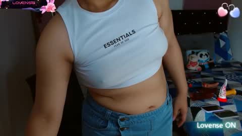 Snapshot of soniafuckboobs chatting on 03-03-25, 12:27 soniafuckboobs online show from 03-03-25, 12:27