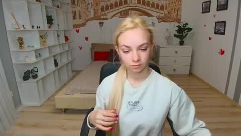 Snapshot of sonnysofia chatting on 04-14-26, 06:08 Sonya online show from 04-14-26, 06:08