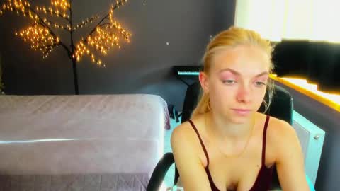 Snapshot of sonnysofia chatting on 04-28-26, 05:45 Sonya online show from 04-28-26, 05:45