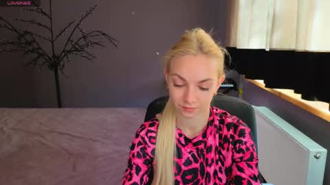 Snapshot of sonnysofia chatting on 05-05-26, 05:37 Sonya online show from 05-05-26, 05:37