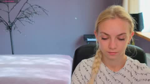 Snapshot of sonnysofia chatting on 05-26-26, 05:36 Sonya online show from 05-26-26, 05:36