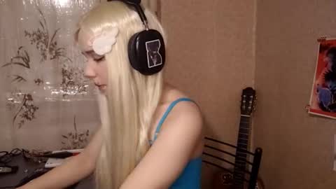 Mila online show from 02-25-26, 04:27