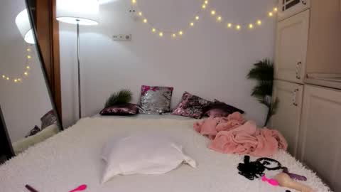 Snapshot of sonya_baby chatting on 09-20-25, 12:50 SONIA online show from 09-20-25, 12:50