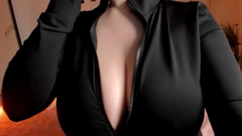 Snapshot of sonya_baby chatting on 11-26-25, 02:18 SONIA online show from 11-26-25, 02:18