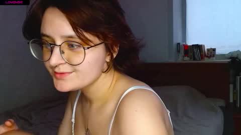 Snapshot of sonya_mikki chatting on 12-17-25, 10:10 Sonya online show from 12-17-25, 10:10