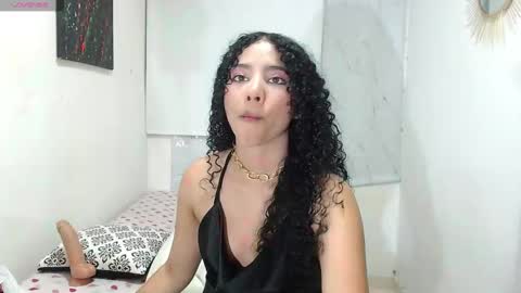 Snapshot of sophi_baby chatting on 03-10-25, 02:17 Sophi baby online show from 03-10-25, 02:17