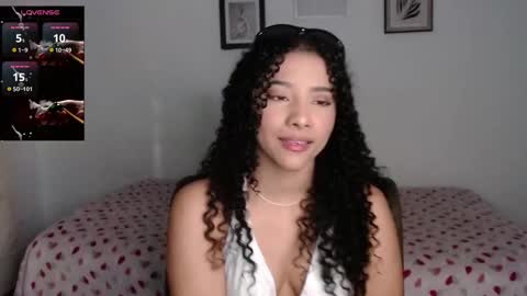 Snapshot of sophi_baby chatting on 09-19-25, 03:41 Sophi baby online show from 09-19-25, 03:41