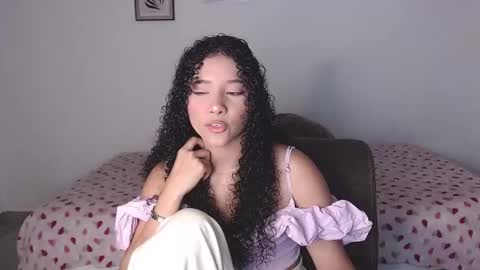 Snapshot of sophi_baby chatting on 10-08-25, 04:10 Sophi baby online show from 10-08-25, 04:10