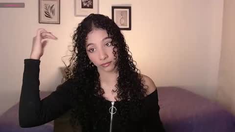 Snapshot of sophi_baby chatting on 10-13-25, 03:28 Sophi baby online show from 10-13-25, 03:28