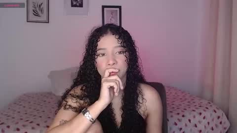 Snapshot of sophi_baby chatting on 10-16-25, 03:07 Sophi baby online show from 10-16-25, 03:07