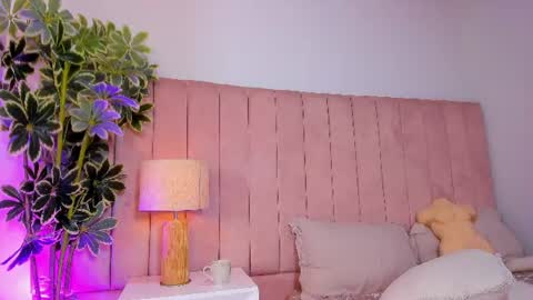 Snapshot of sophi_cooper29 chatting on 06-11-26, 12:32 sophi_cooper29 online show from 06-11-26, 12:32