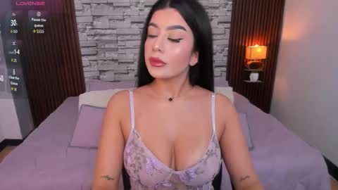 Snapshot of sophia_deluxe18 chatting on 11-19-25, 02:00 SOFI online show from 11-19-25, 02:00
