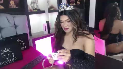 sophia_hott01 online show from 10-10-25, 12:04