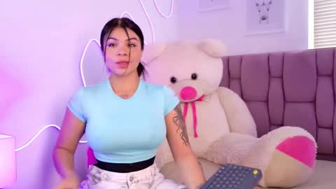 Sophia Carson online show from 10-05-25, 05:33