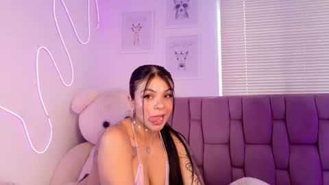 Sophia Carson online show from 11-21-25, 09:46
