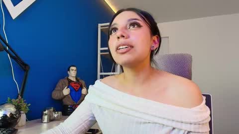 Snapshot of sophia_lagos chatting on 10-28-25, 08:55 . SOPHIE . online show from 10-28-25, 08:55