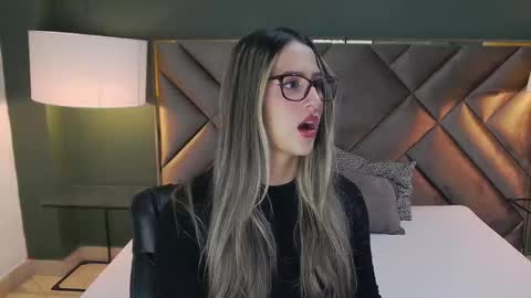 Sofia online show from 10-25-25, 02:46